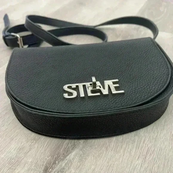 STEVE MADDEN- Turnlock Black Crossbody - Picture 4 of 8